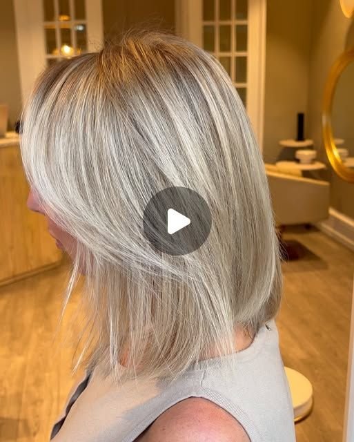 Blond platine dégradé, travaillé par Romain